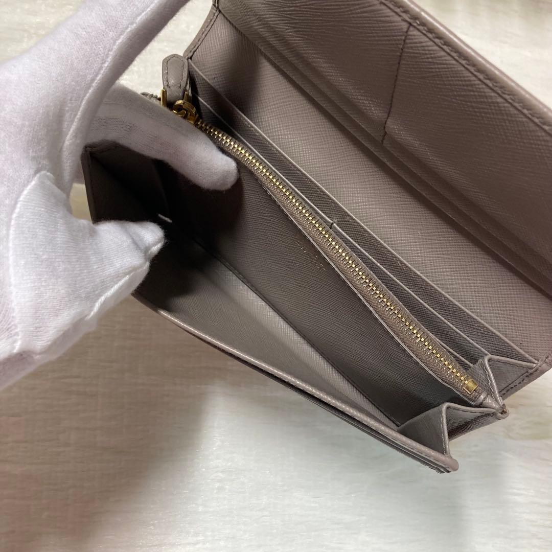 早い者勝ち　PRADA プラダ　二つ折り　長財布　グレー　ベージュ　即完売