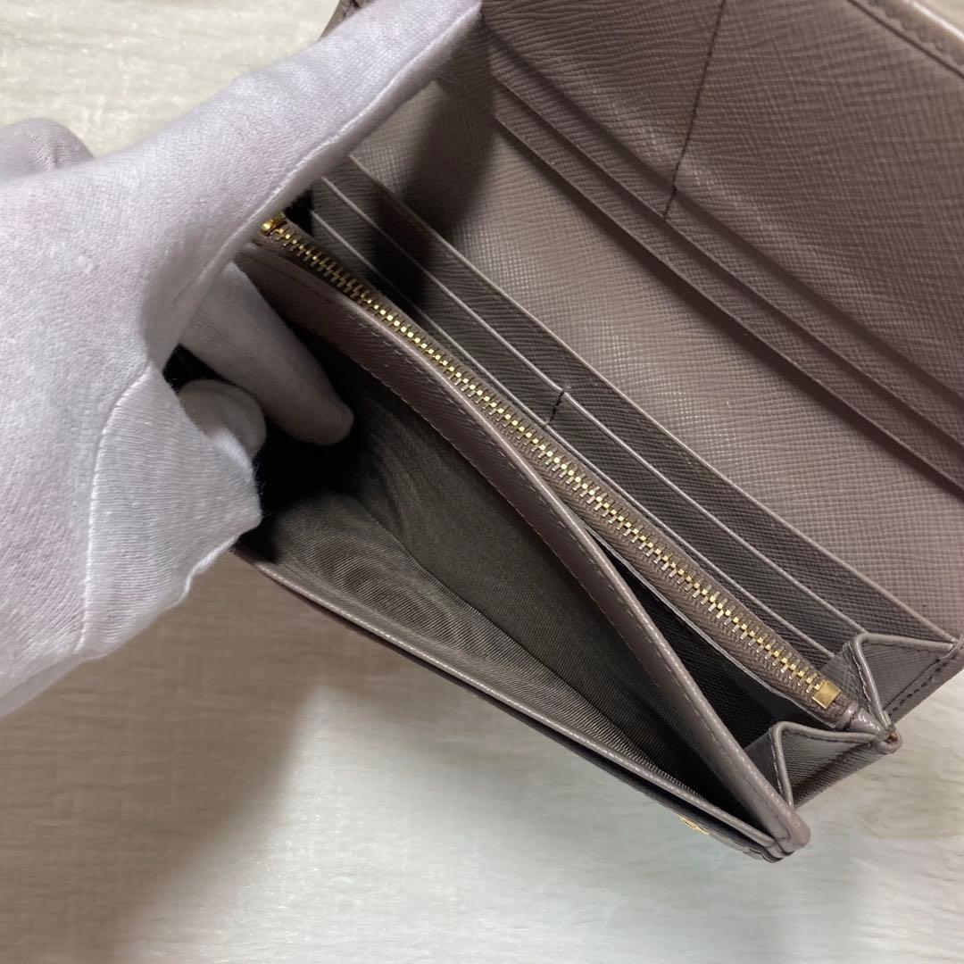 早い者勝ち　PRADA プラダ　二つ折り　長財布　グレー　ベージュ　即完売