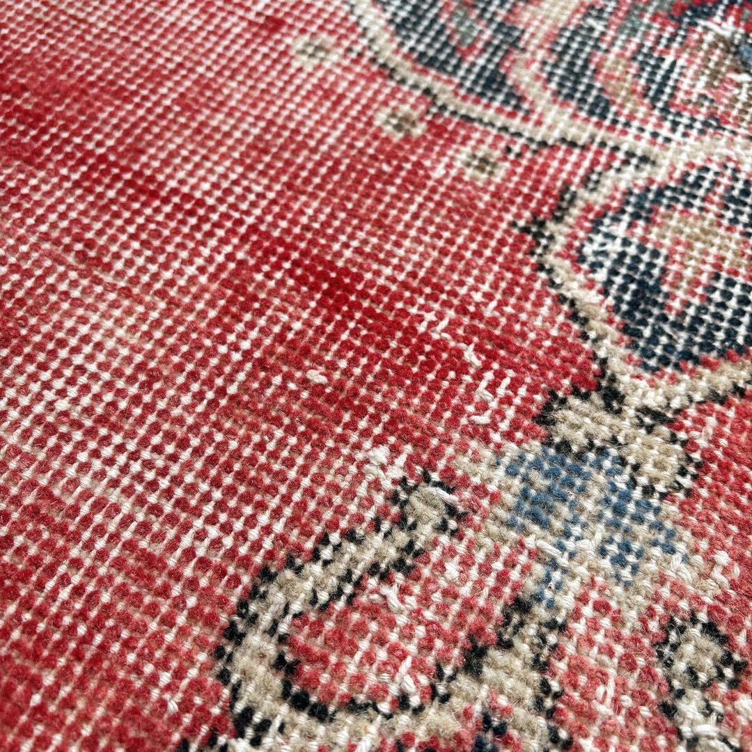 トルコ　ヴィンテージラグ　赤　ネイビー　メダリオン