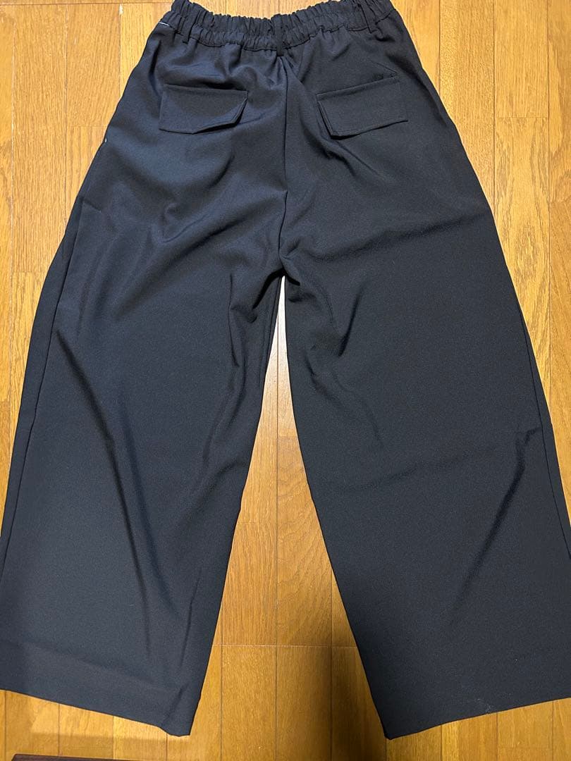 変形ワイドパンツ　フレア　スラックス　ブラック　プリーツ　ドレープ