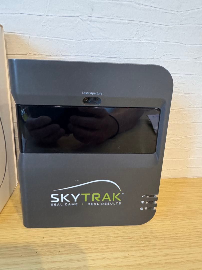 SkyTrak ゴルフデータ測定器　【付属品付き】
