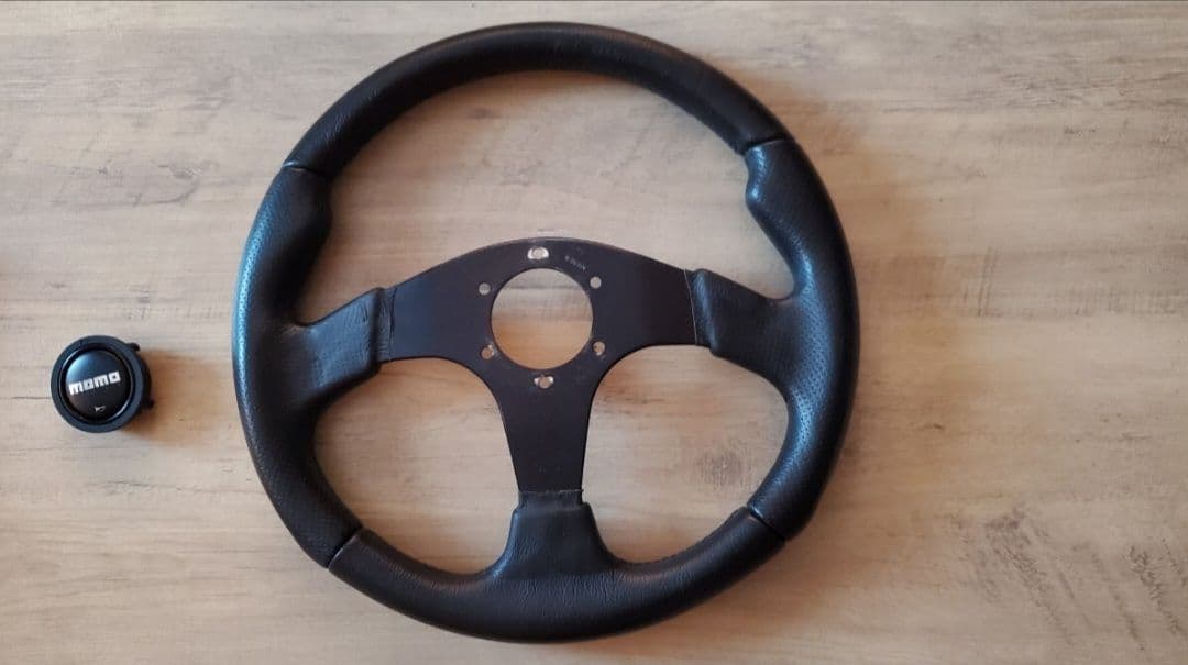 【中古美品本物】MOMOジェット35Φ正規品ホーンボタン付き♪