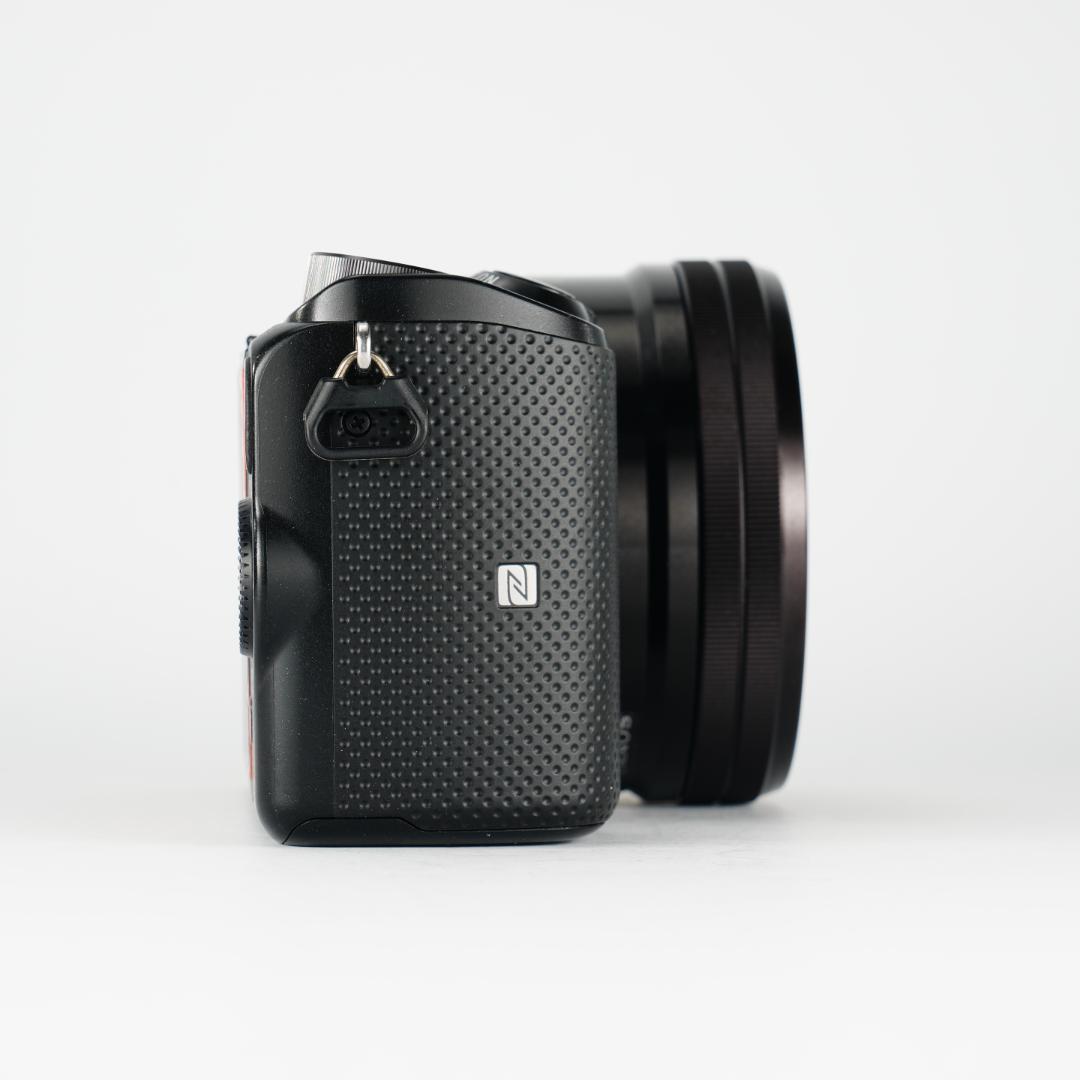 学生応援。スマホ卒業 SONY NEX-5T未使用級ダブルズーム ミラーレス一眼