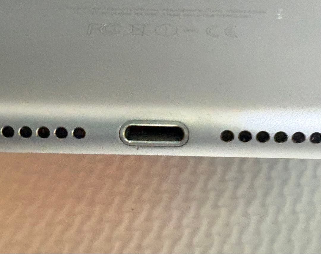 Apple iPad Air 2 10.2インチ シルバー 本体（128GB）