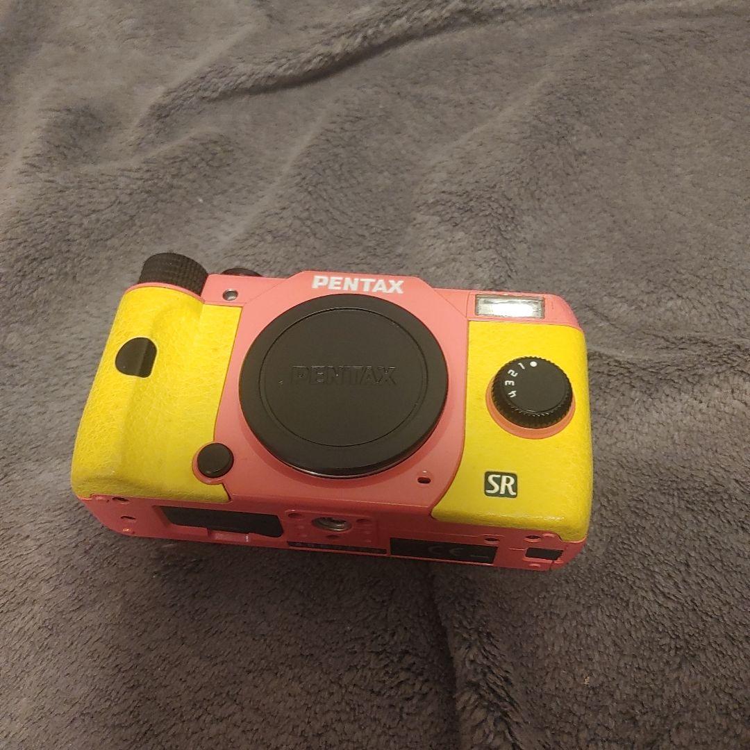 PENTAX Q7 ボディピンク×イエロー　動作確認済　シャッター飛び出し難アリ
