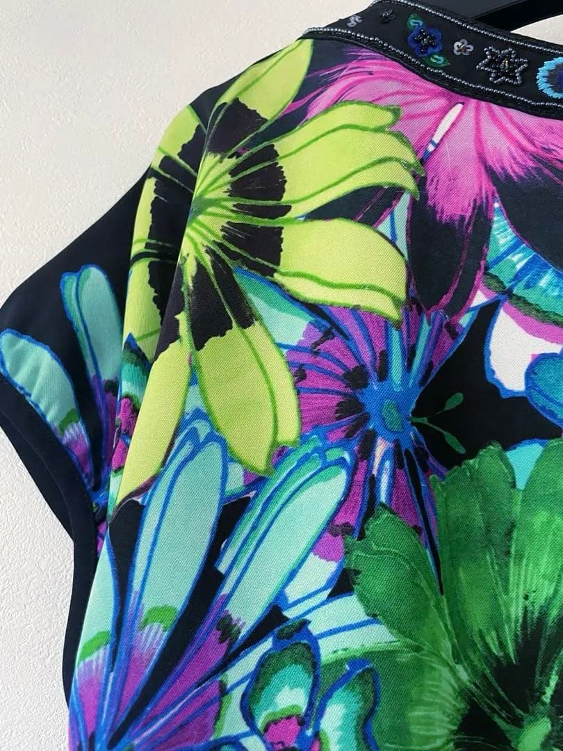 トクコプルミエヴォル花柄ビーズ装飾チュニックワンピース