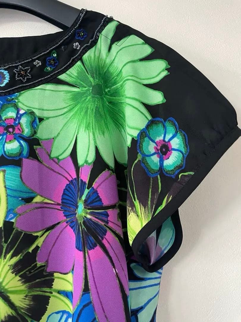 トクコプルミエヴォル花柄ビーズ装飾チュニックワンピース