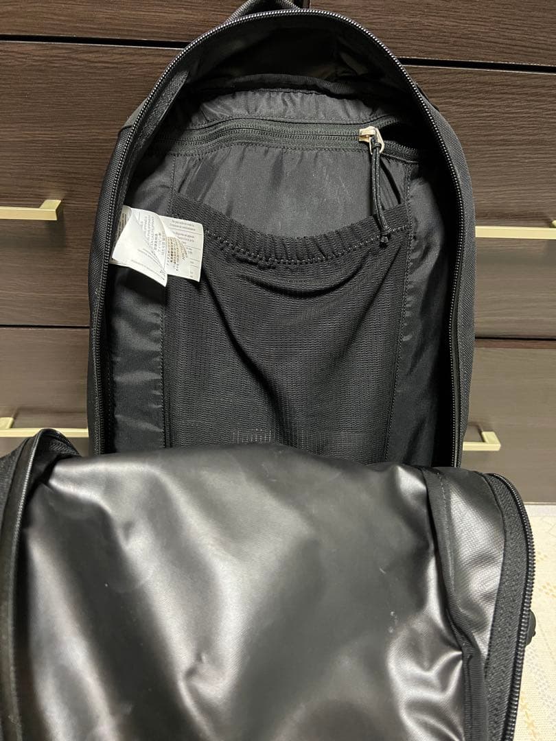 ARC'TERYX ブラックバックパック　アロー22