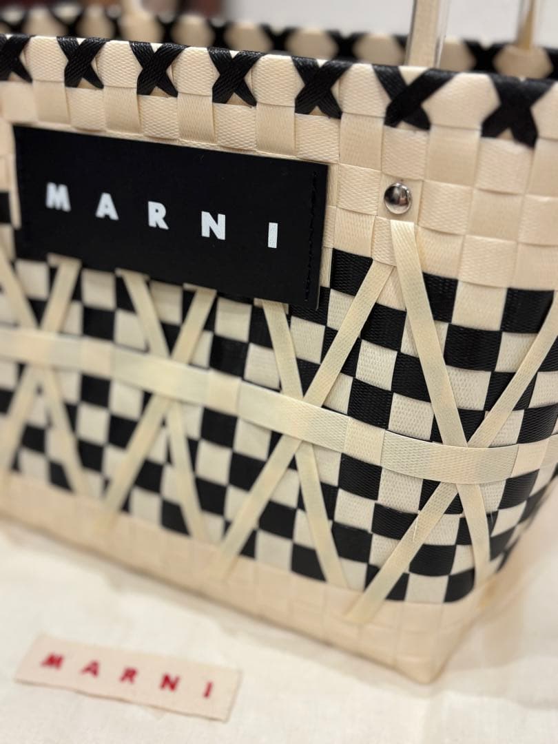 ゆっきー　MARNI マルニ 超美品 かごバッグ ホワイト/ブラック