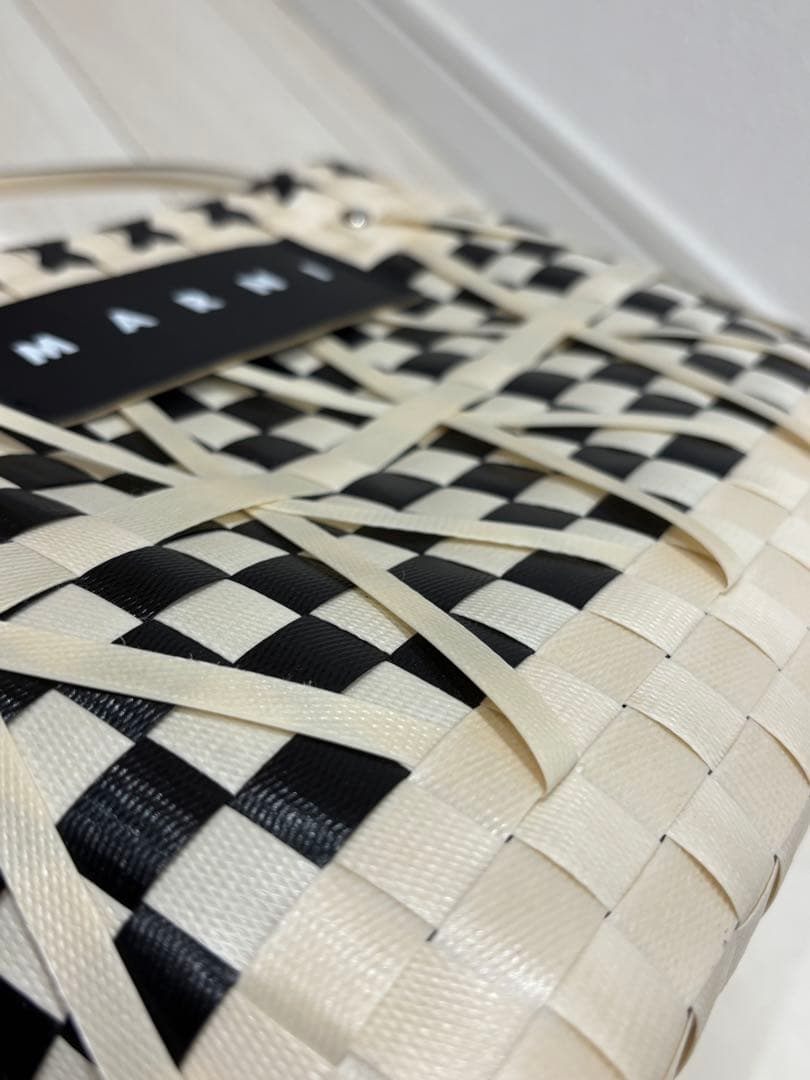 ゆっきー　MARNI マルニ 超美品 かごバッグ ホワイト/ブラック