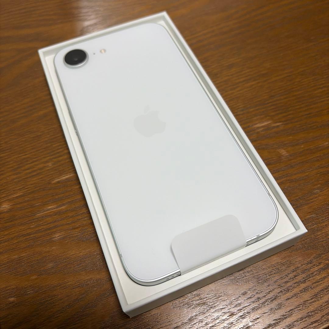 iPhone16e 128GB ホワイト　SIMフリー