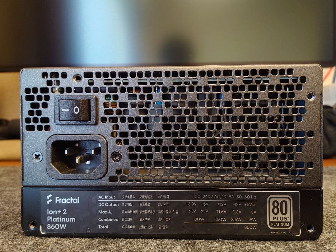 Fractal Ion+ 2 Platinum 860W 電源ユニット