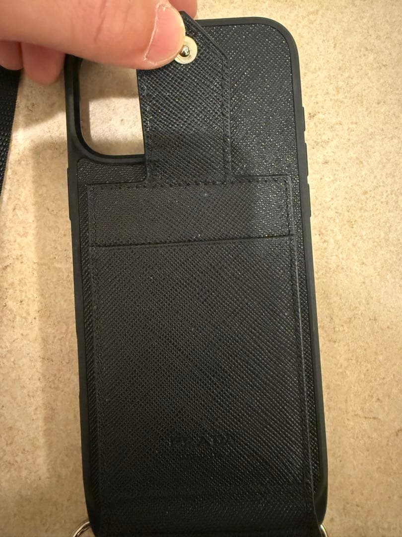 PRADA プラダ iPhoneケース ショルダー ストラップ付　カード収納