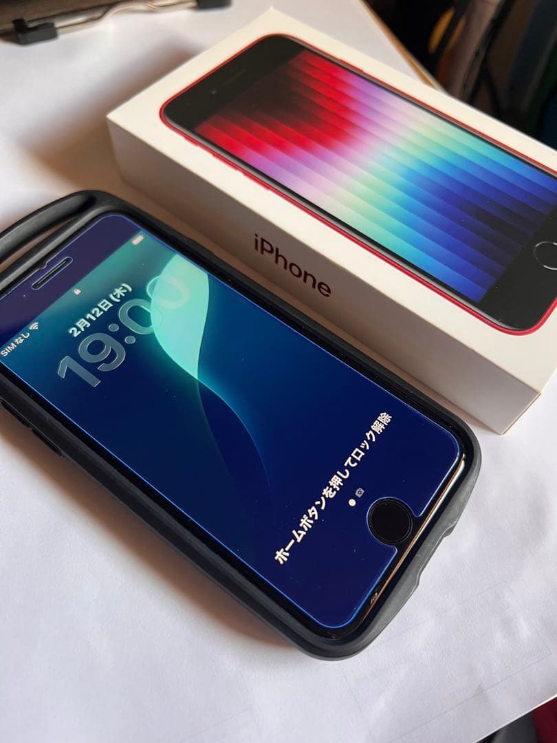 iPhone SE3 赤 root co.ケース付き バッテリー100%