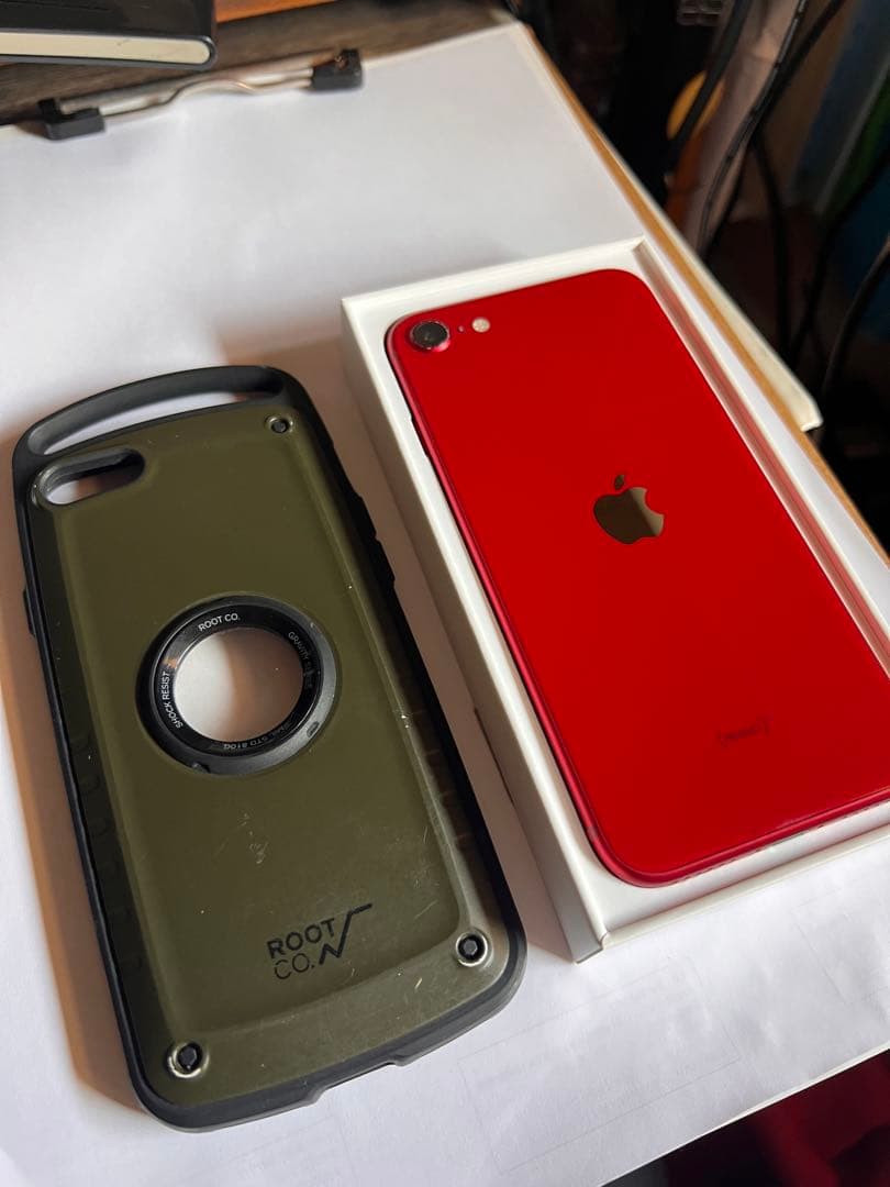iPhone SE3 赤 root co.ケース付き バッテリー100%