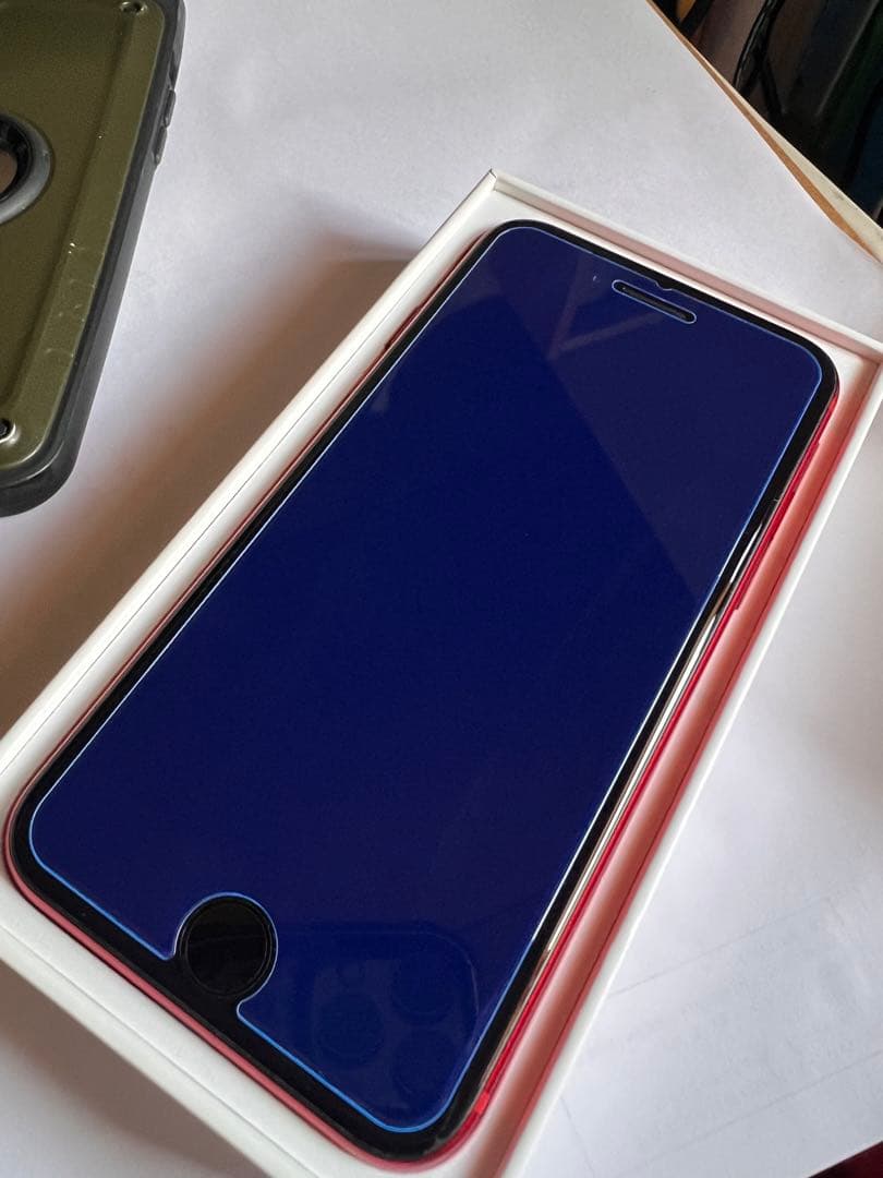 iPhone SE3 赤 root co.ケース付き バッテリー100%