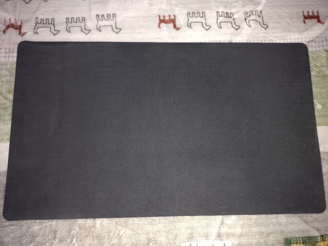 未使用　ギラティナ　海外公式プレイマット　STAFF