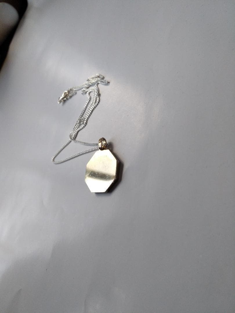 エリザベス2世 ペンダントトップ ネックレス 幸運を呼ぶ八角形 美品 です。