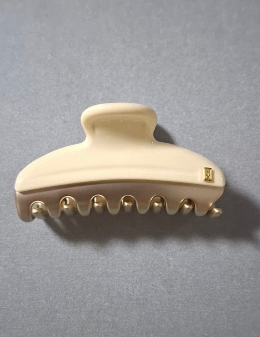 【新品未使用】アレクサンドルドゥパリ M ヘアクリップ　クリーム