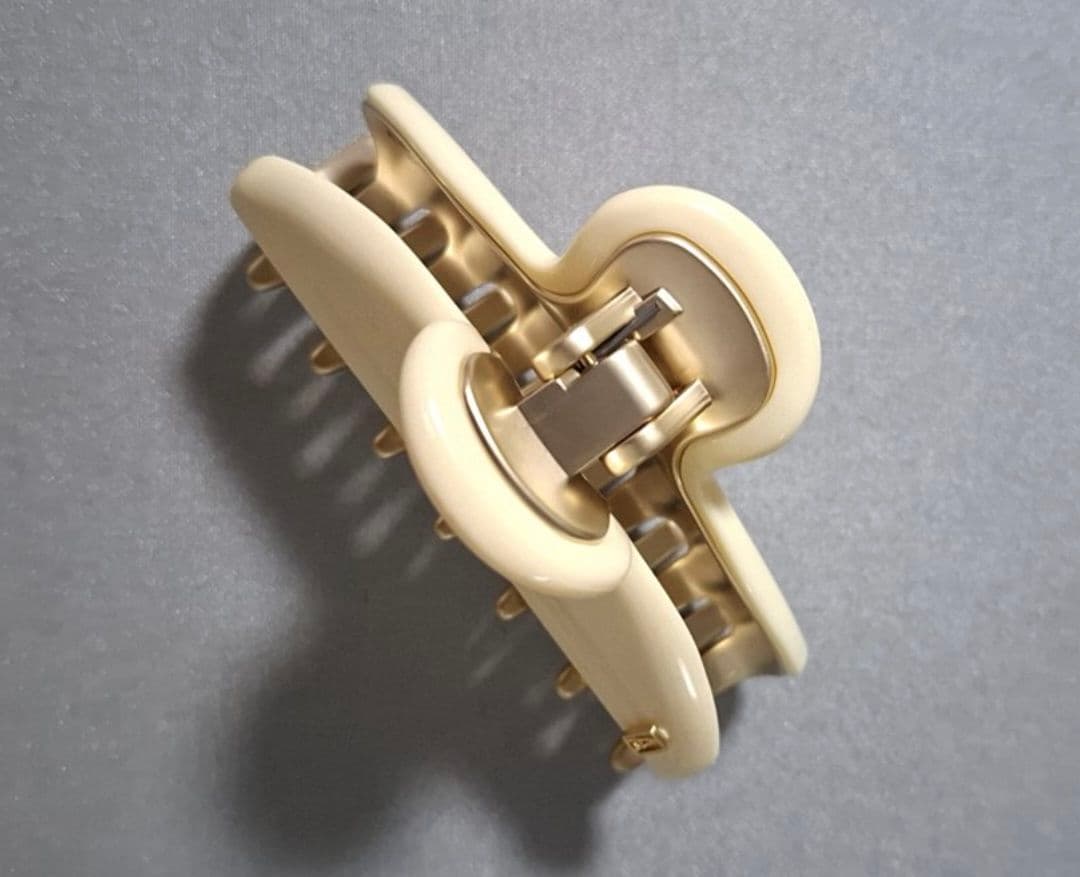 【新品未使用】アレクサンドルドゥパリ M ヘアクリップ　クリーム