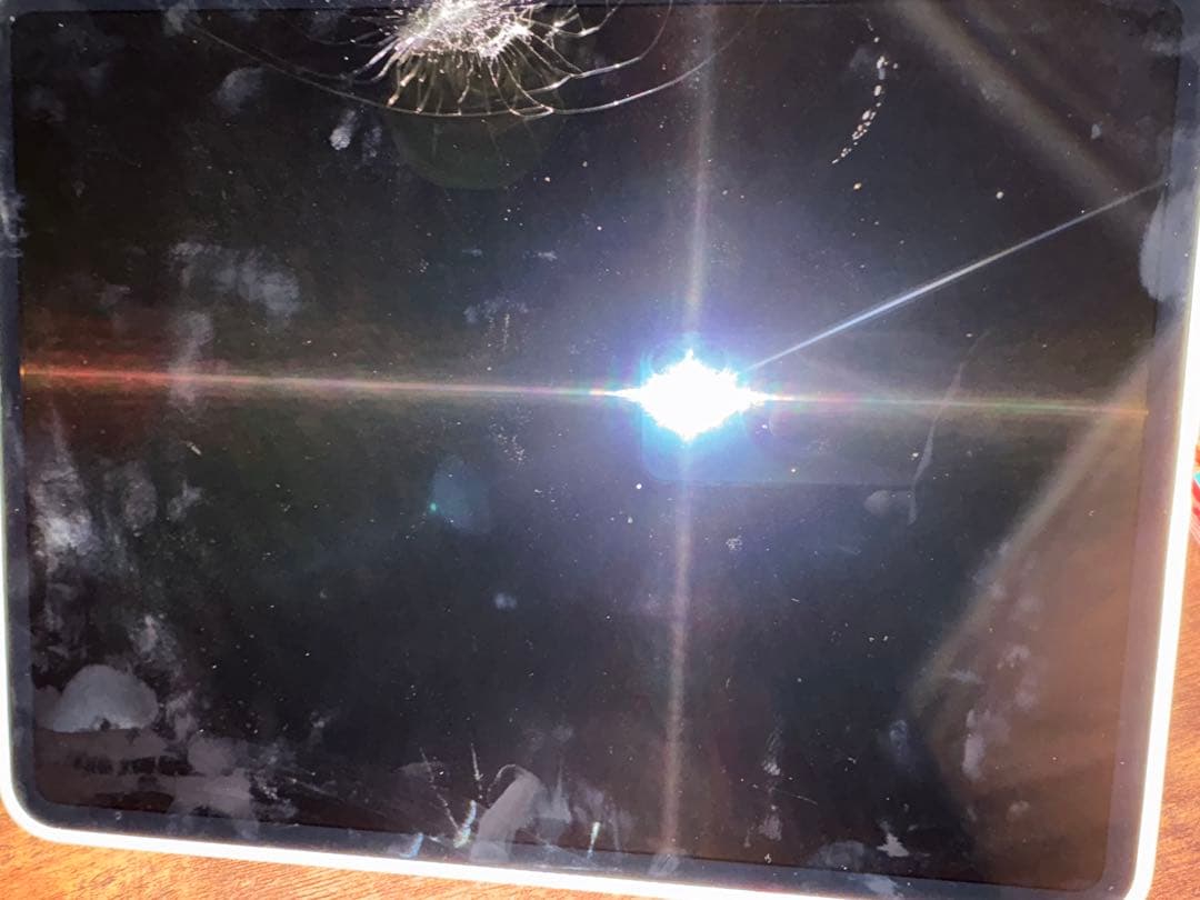 iPad本体 画面ひび割れあり