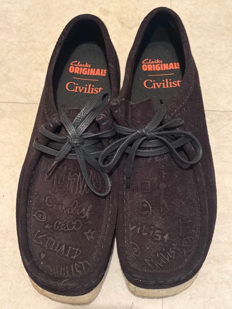 靴 CLARKS Wallabee Black Deboss 26.5cm