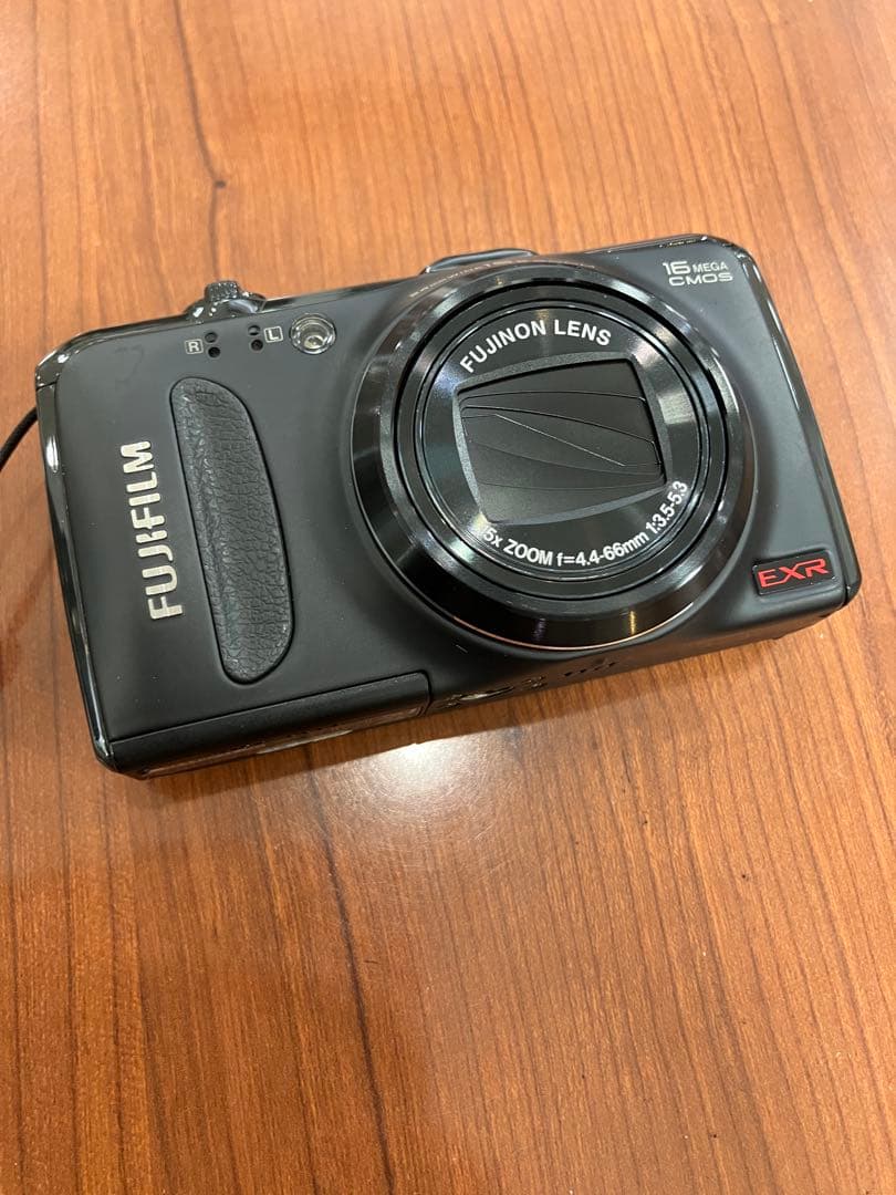 FUJI FILM コンパクトデジタルカメラ　FINEPIX F600 EXR