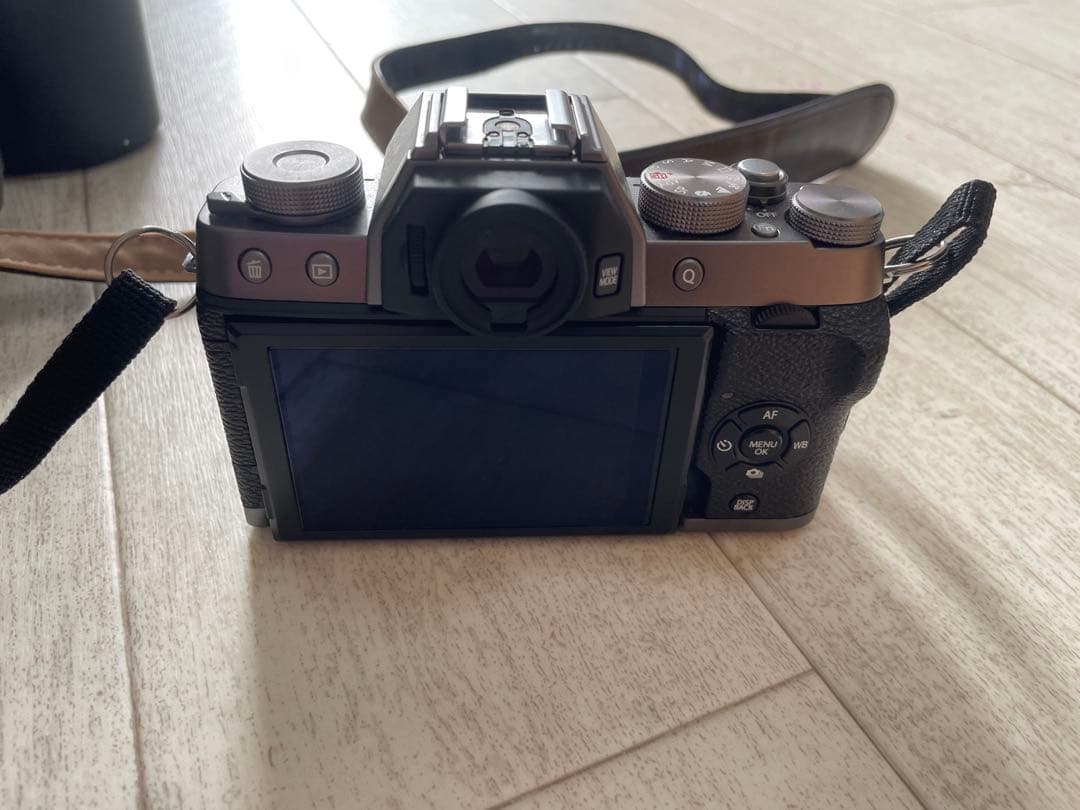 Fujifilm X-T100 ミラーレス一眼　ダークシルバー