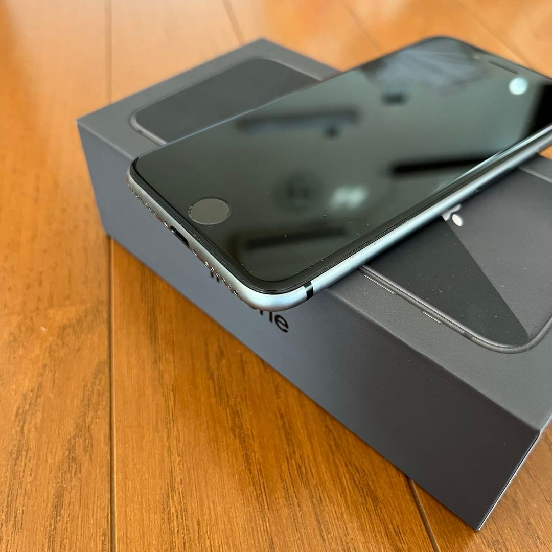 【最大容量100%】Apple iPhone 8 スペースグレー 64GB箱付き