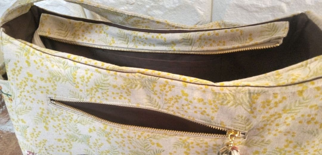 う*ン様 《値下げしました》ハンドメイド　肩掛けカバン　スーちゃん　ビリーくん