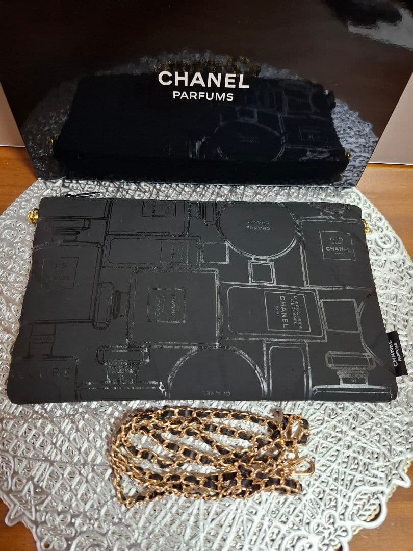 CHANEL 香水ボトルデザイン　ノベルティポーチ　ブラック　斜め掛け