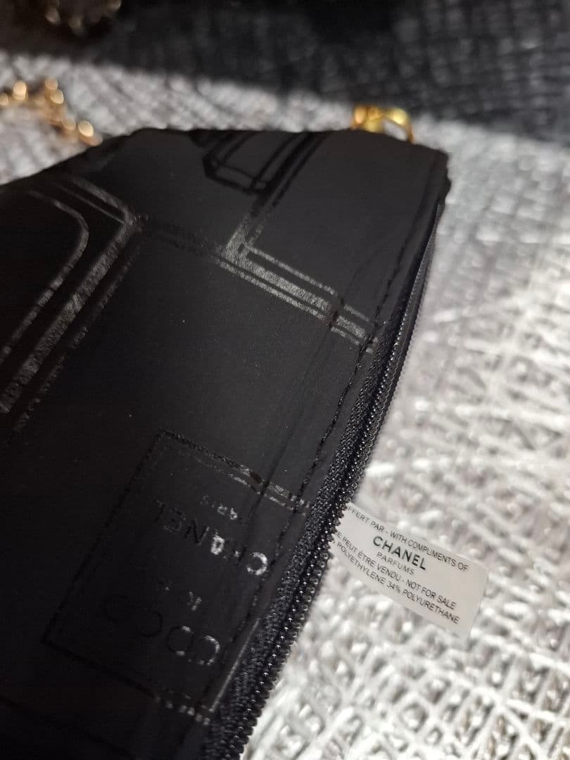 CHANEL 香水ボトルデザイン　ノベルティポーチ　ブラック　斜め掛け