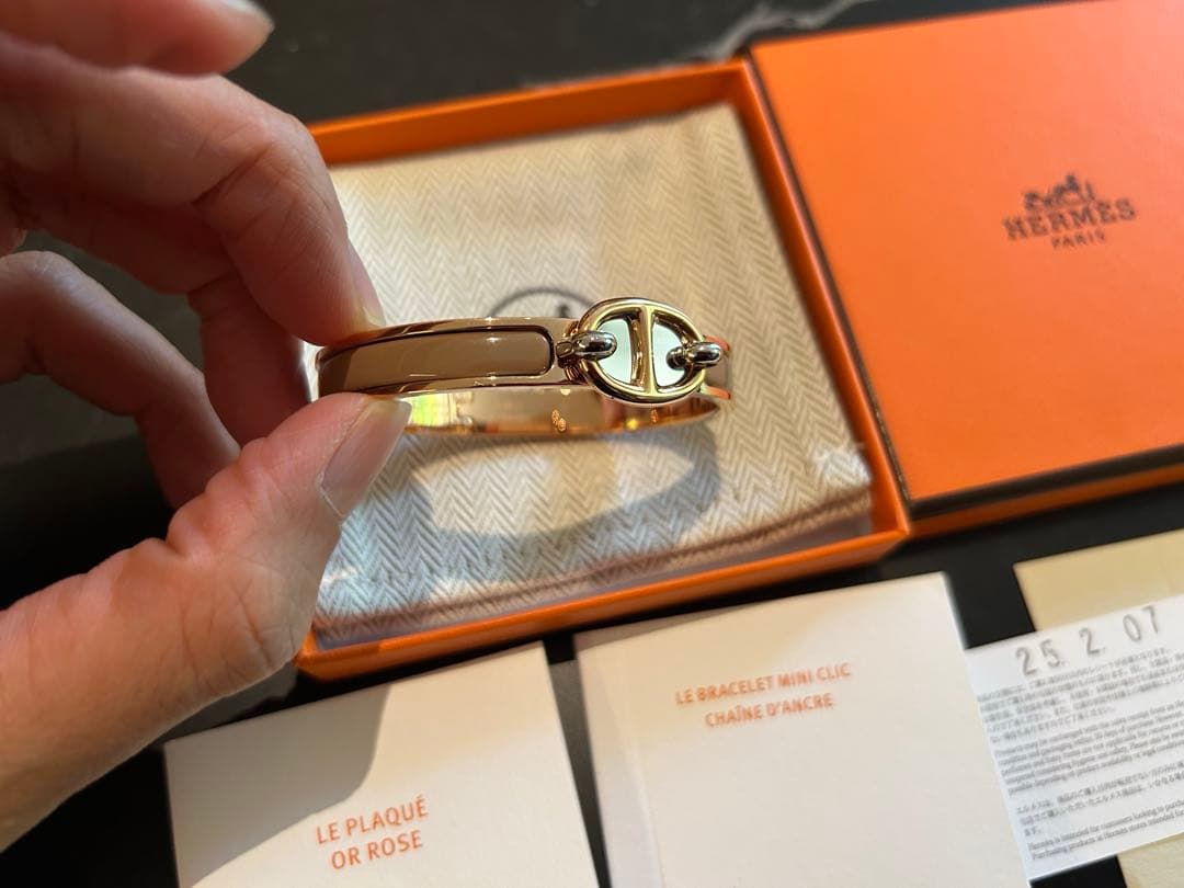 未使用　HERMÈS ピンクゴールド・ベージュ バングル