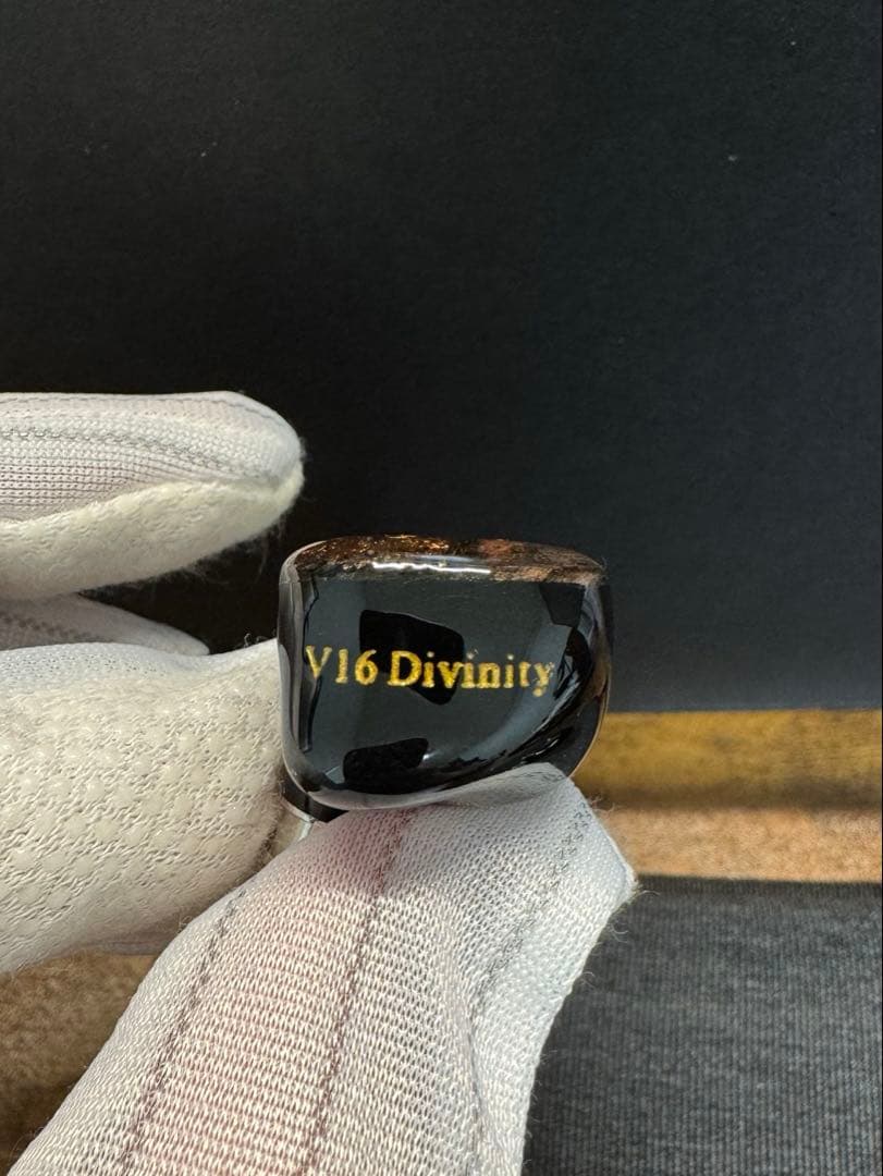 THIEAUDIO V16 DIVINITY 【最終値下げ】