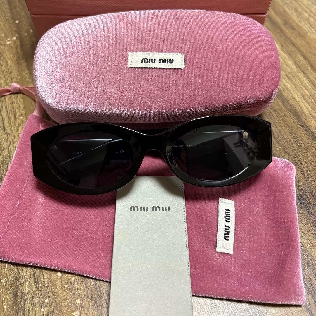 miu miu ブラックサングラス ケース付き