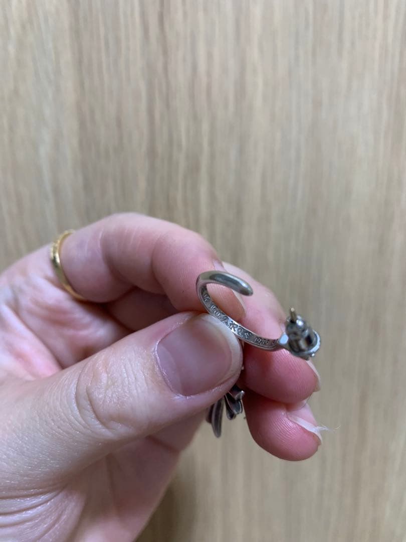 【クロムハーツ タイニーCHクロス フープピアス シルバー】