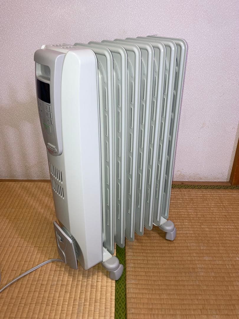 デロンギ　デジタルラディアント　オイルヒーター　KHD410812