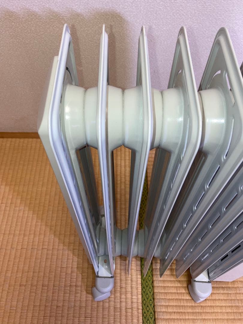 デロンギ　デジタルラディアント　オイルヒーター　KHD410812