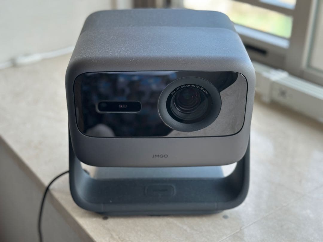 JMGO N1 ultra4K対応 3色レーザープロジェクター（専用スタンド付）