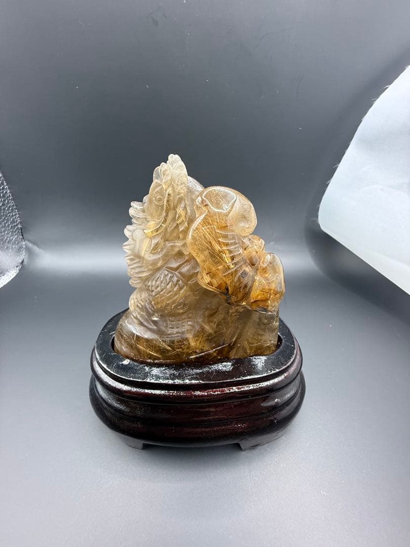 ルチルクォーツ　彫刻龍