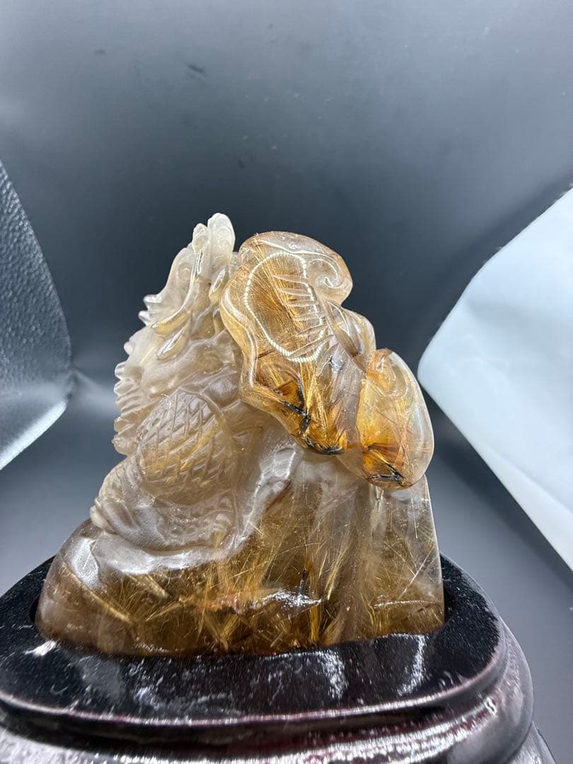 ルチルクォーツ　彫刻龍