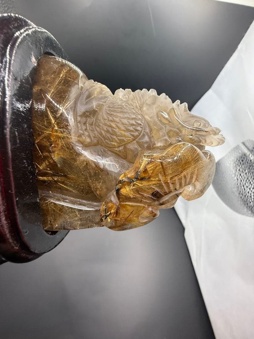 ルチルクォーツ　彫刻龍