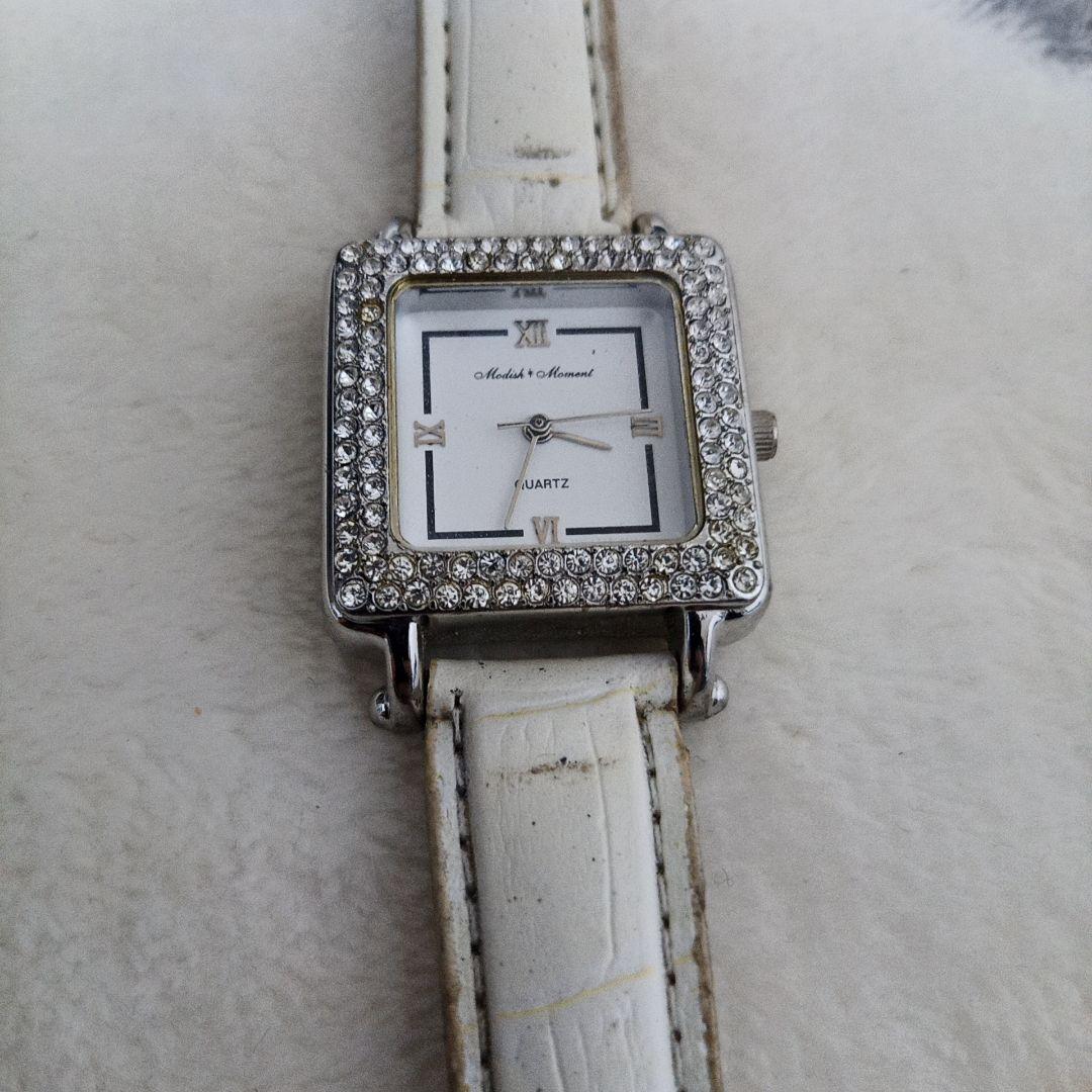 Modish Momentのクォーツ腕時計