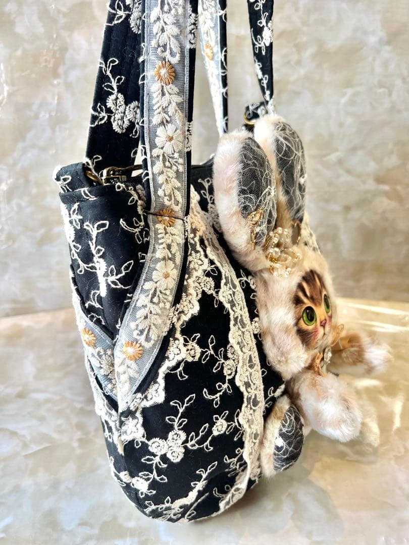 コヤンイサムチョン　コロンと可愛いファスナーバッグ　刺繍生地