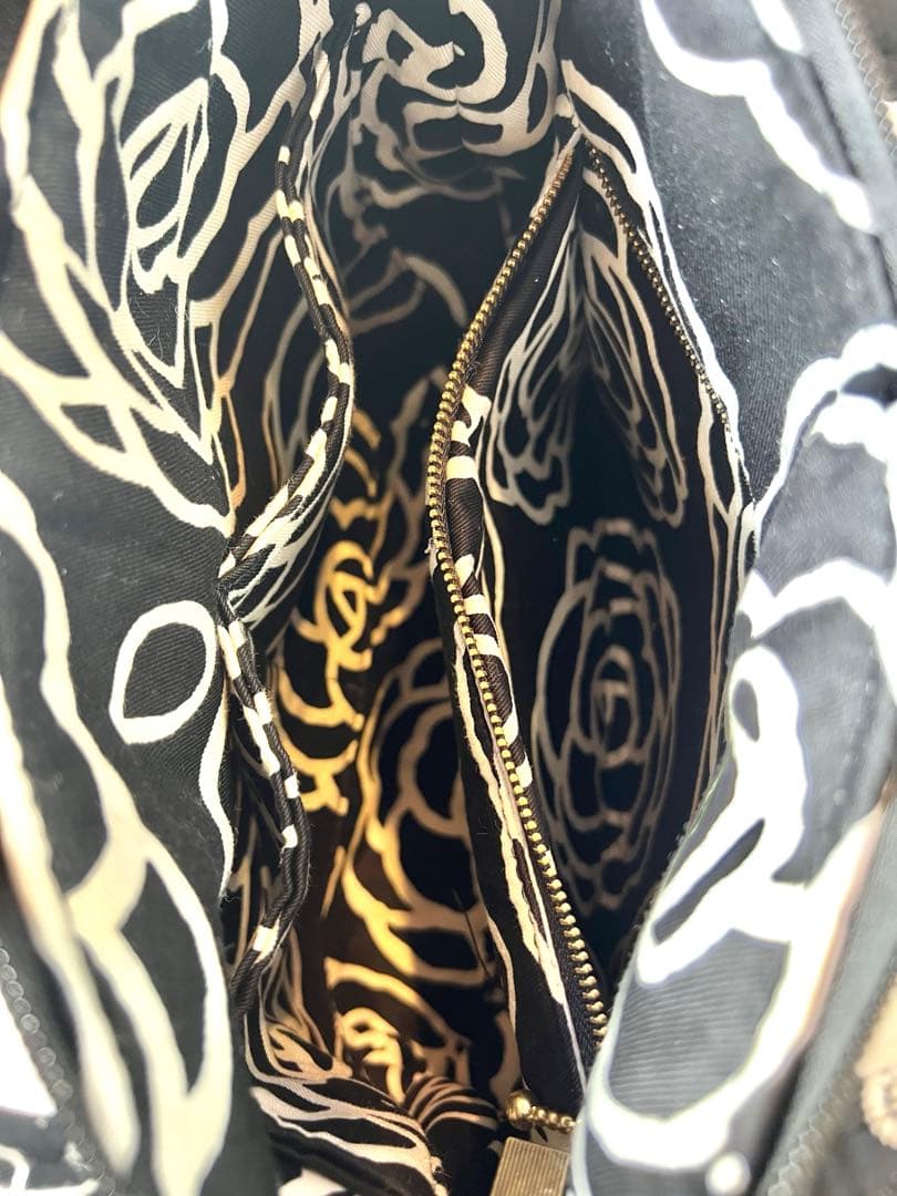 コヤンイサムチョン　コロンと可愛いファスナーバッグ　刺繍生地