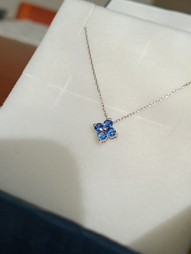 少し訳ありなのでお買得☆K10☆ブルーサファイア☆ホワイトゴールドネックレス