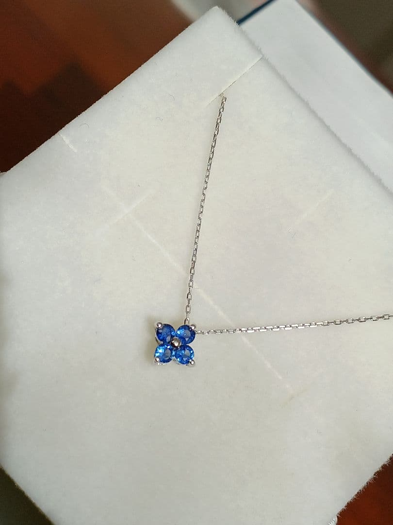少し訳ありなのでお買得☆K10☆ブルーサファイア☆ホワイトゴールドネックレス