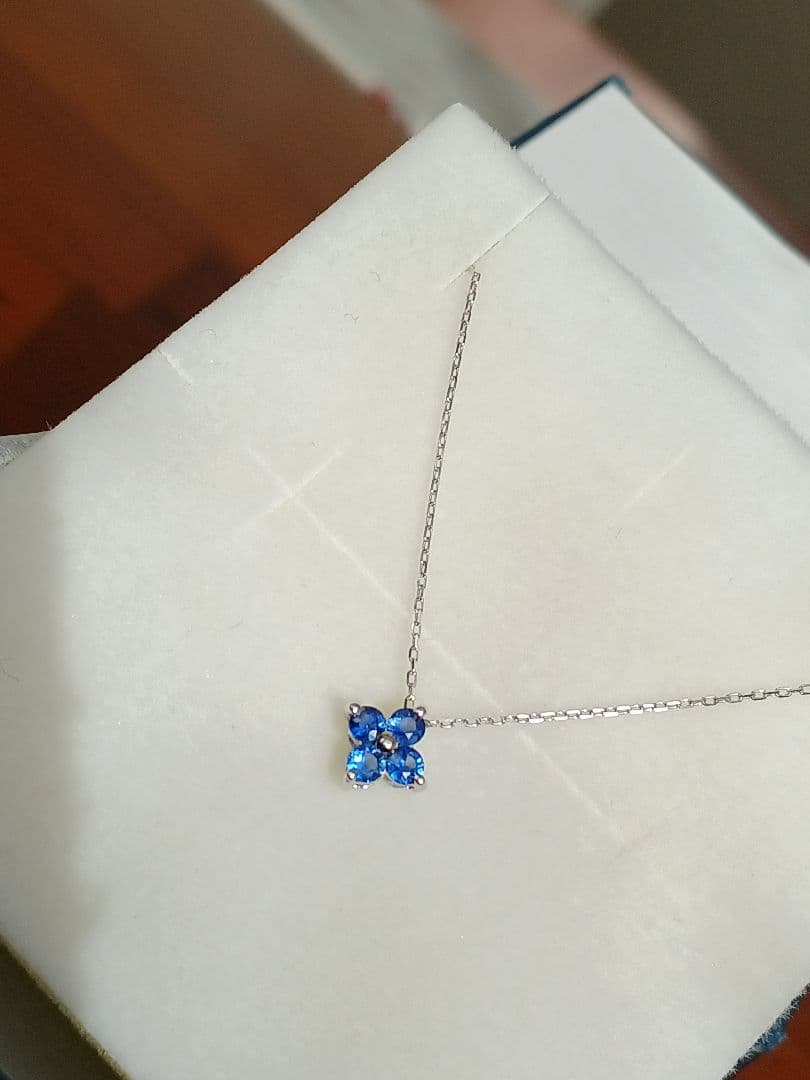 少し訳ありなのでお買得☆K10☆ブルーサファイア☆ホワイトゴールドネックレス