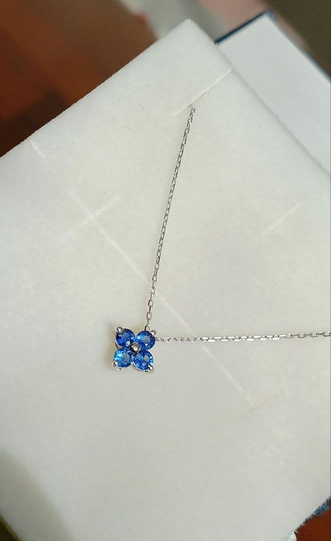 少し訳ありなのでお買得☆K10☆ブルーサファイア☆ホワイトゴールドネックレス