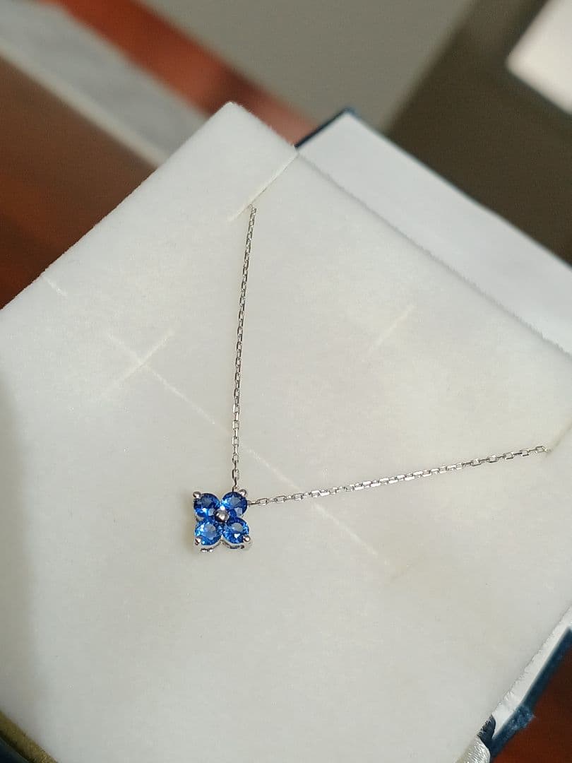 少し訳ありなのでお買得☆K10☆ブルーサファイア☆ホワイトゴールドネックレス